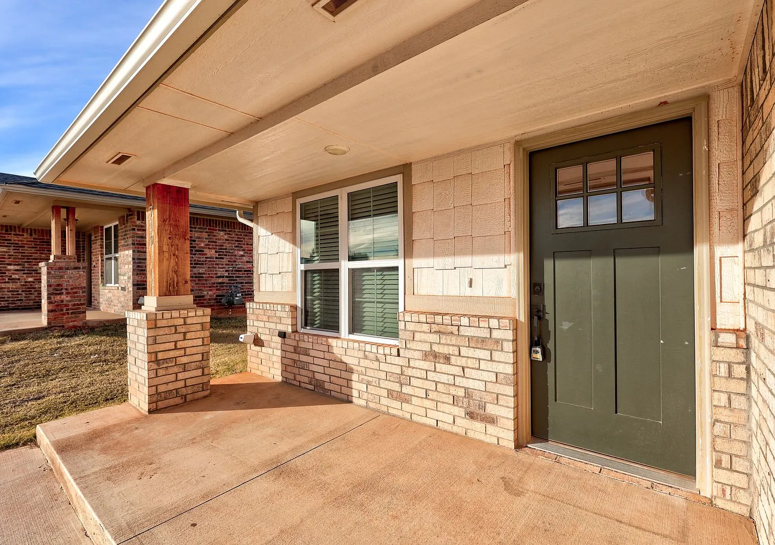 Available Now! For Lease in Noble! Refrigerator is in this unit! — Photo 2