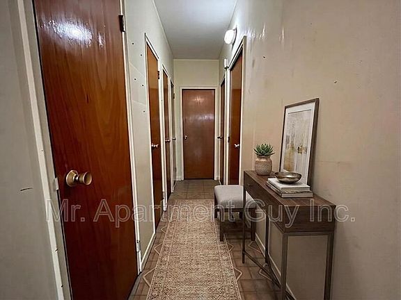 5th image of 37 Wellington St S Unit 2B