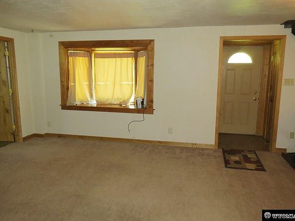 3rd image of 923 E Lincoln Ave