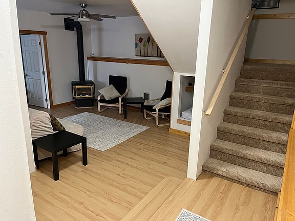 1st floor entry (private)