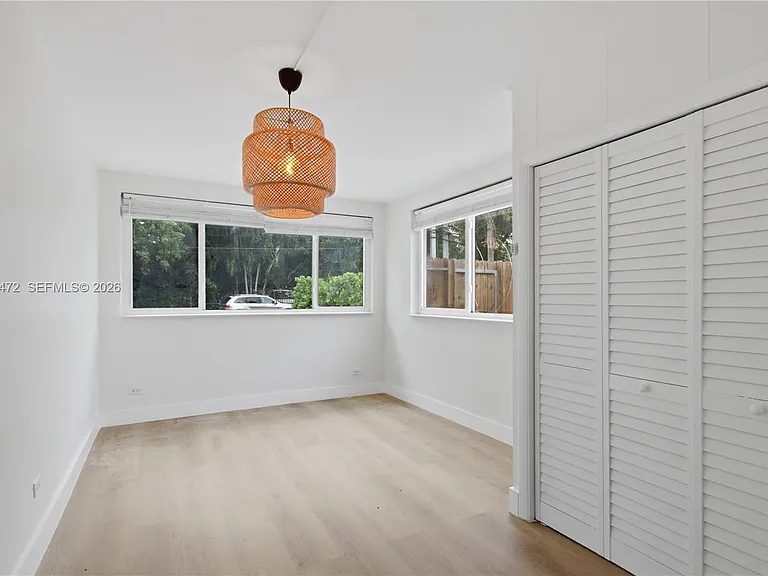 14325 NE 8th Ave — Photo 17
