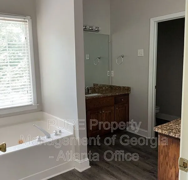 27 N Hampton Dr — Photo 19