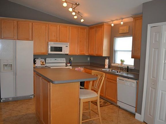 4th image of 500 Farmingham Ct