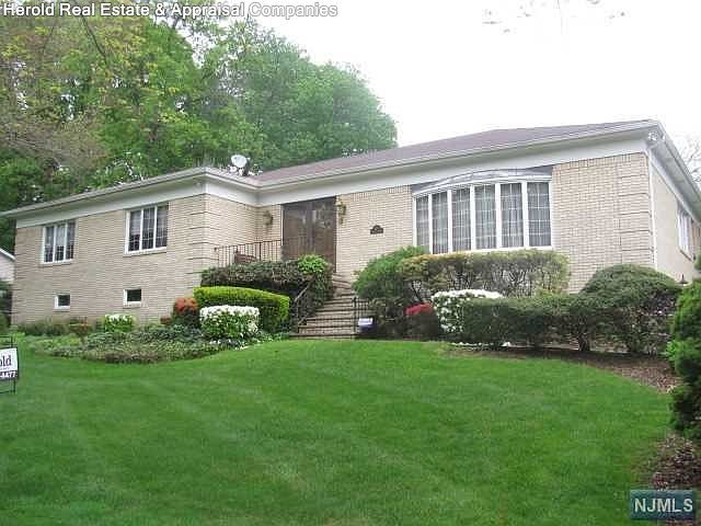 1st image of 610 Blauvelt Dr