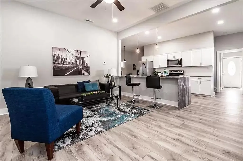 4 bed, 1669 sqft, $2,700 — Photo 4