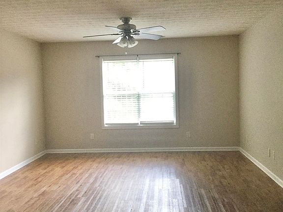 3rd image of 1725 Creek Cir SE