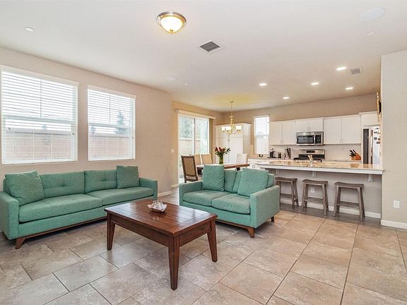 4th image of 1373 Joy Dr
