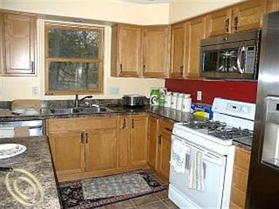 3rd image of 30572 Salisbury St