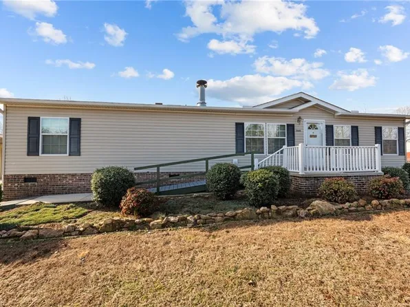 2668 Ashewood Dr, Snow Camp, NC 27349