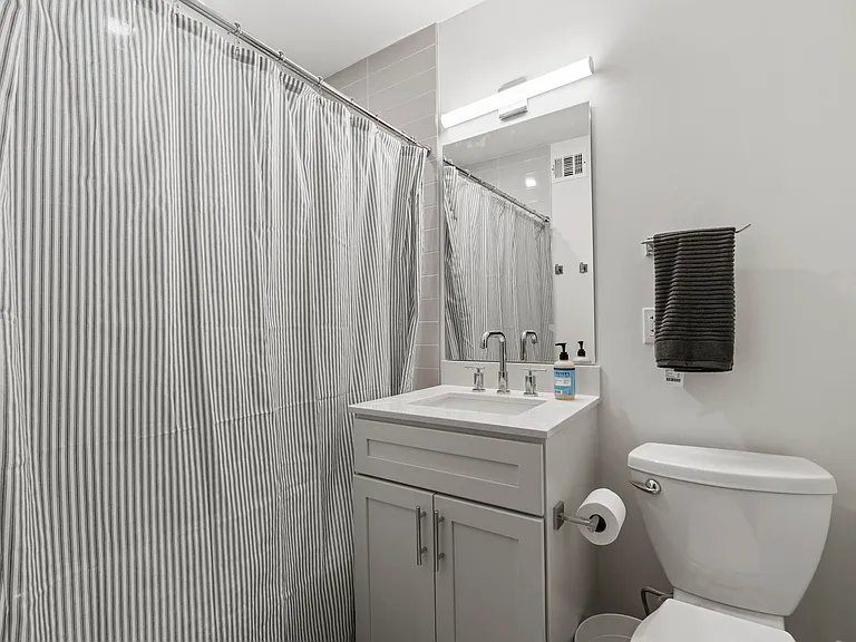 Full Bathroom #1