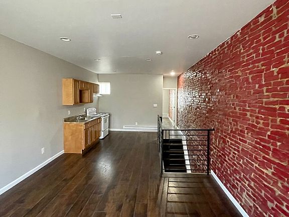 4th image of 908 E Schiller St Floor 2