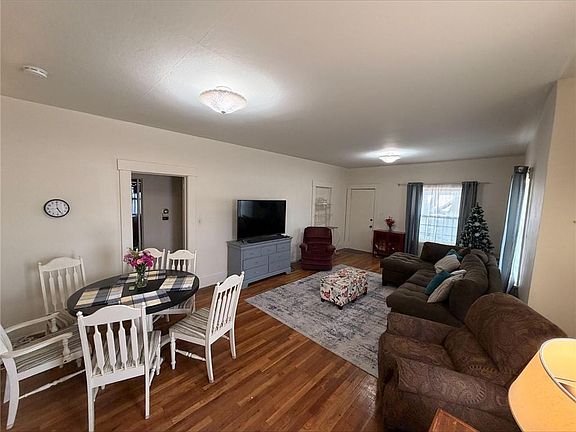 5th image of 103 W Kansas St