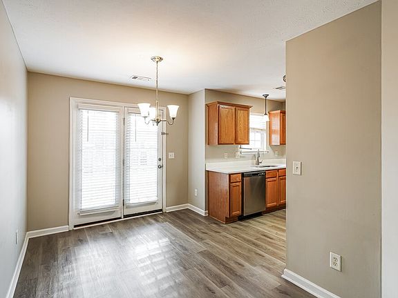 5th image of 820 Thomas Bay Ct