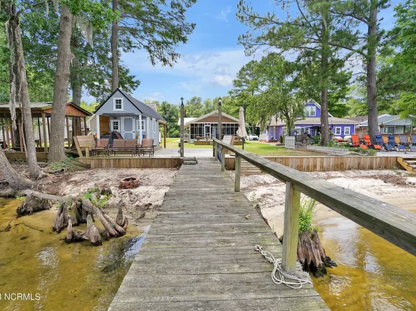 1547 Waccamaw Shores Road, Lake Waccamaw, NC 28450
