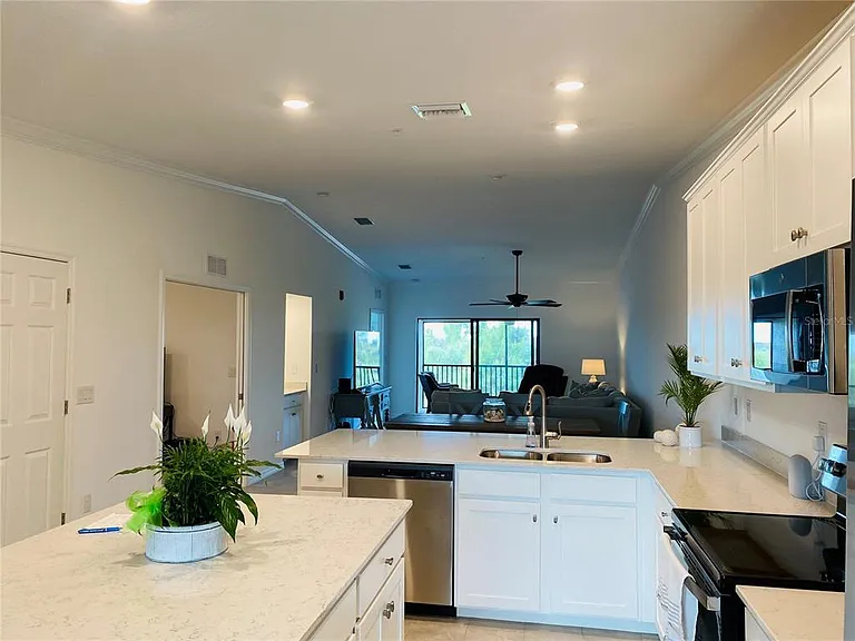 5664 Palmer Cir #202 — Photo 9