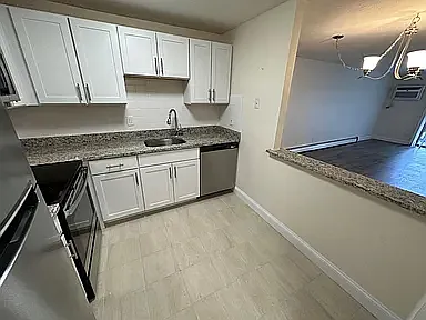 24 Whites Ave #1