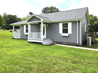 15 Hemlock St, Peterstown, WV 24963
