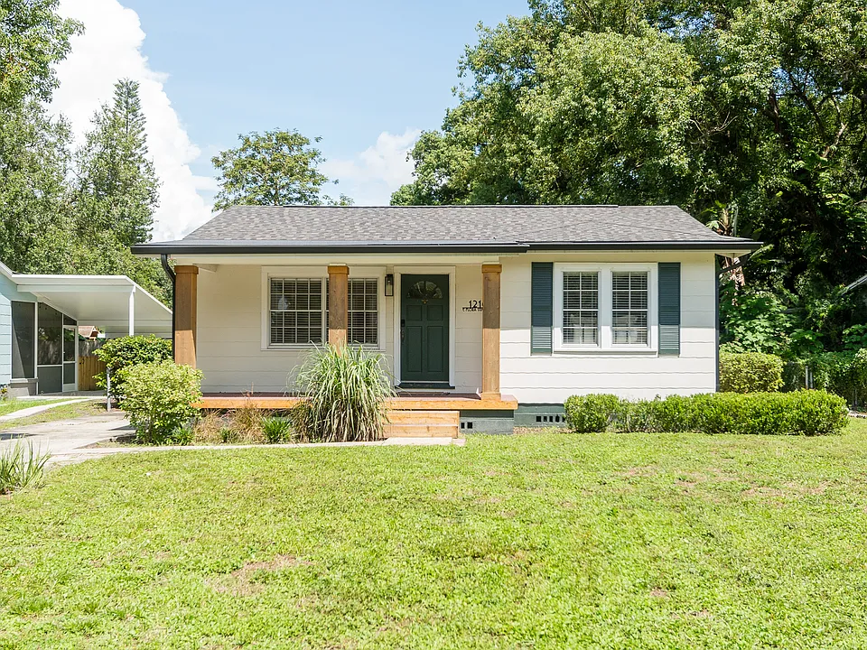 1216 E Flora St