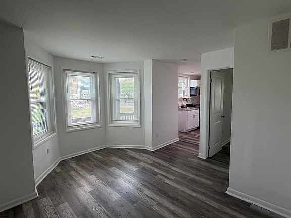 5th image of 24 N Vermont Ave APT 4