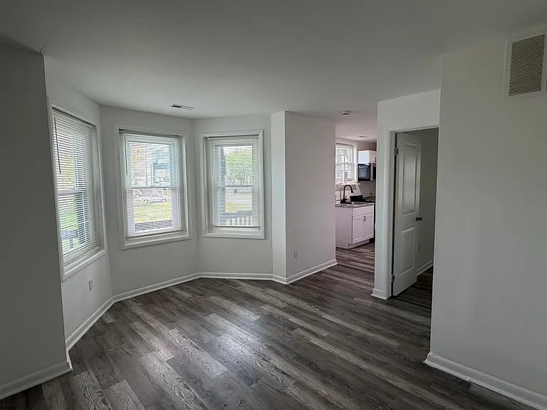 24 N Vermont Ave #5 — Photo 6