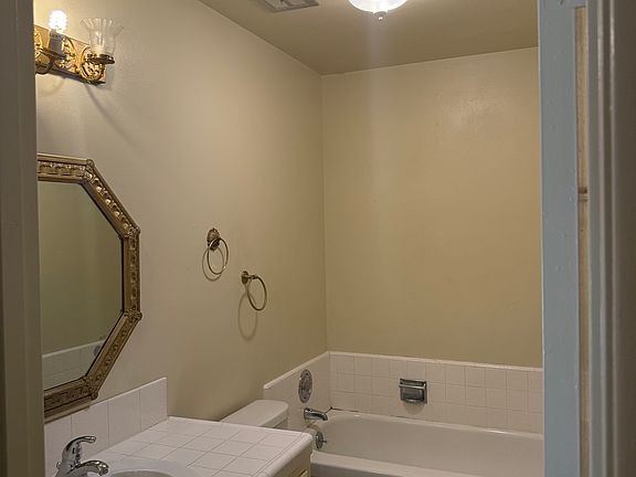 4th image of 1011 E Ashlan Ave #937B