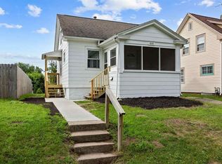 609 34th St NE, Cedar Rapids, IA 52402