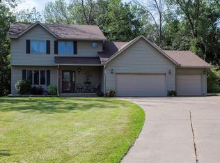 2905 Meadowbrook Ln, Menomonie, WI 54751