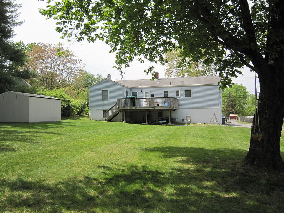 2nd image of 11 Mandalay Dr