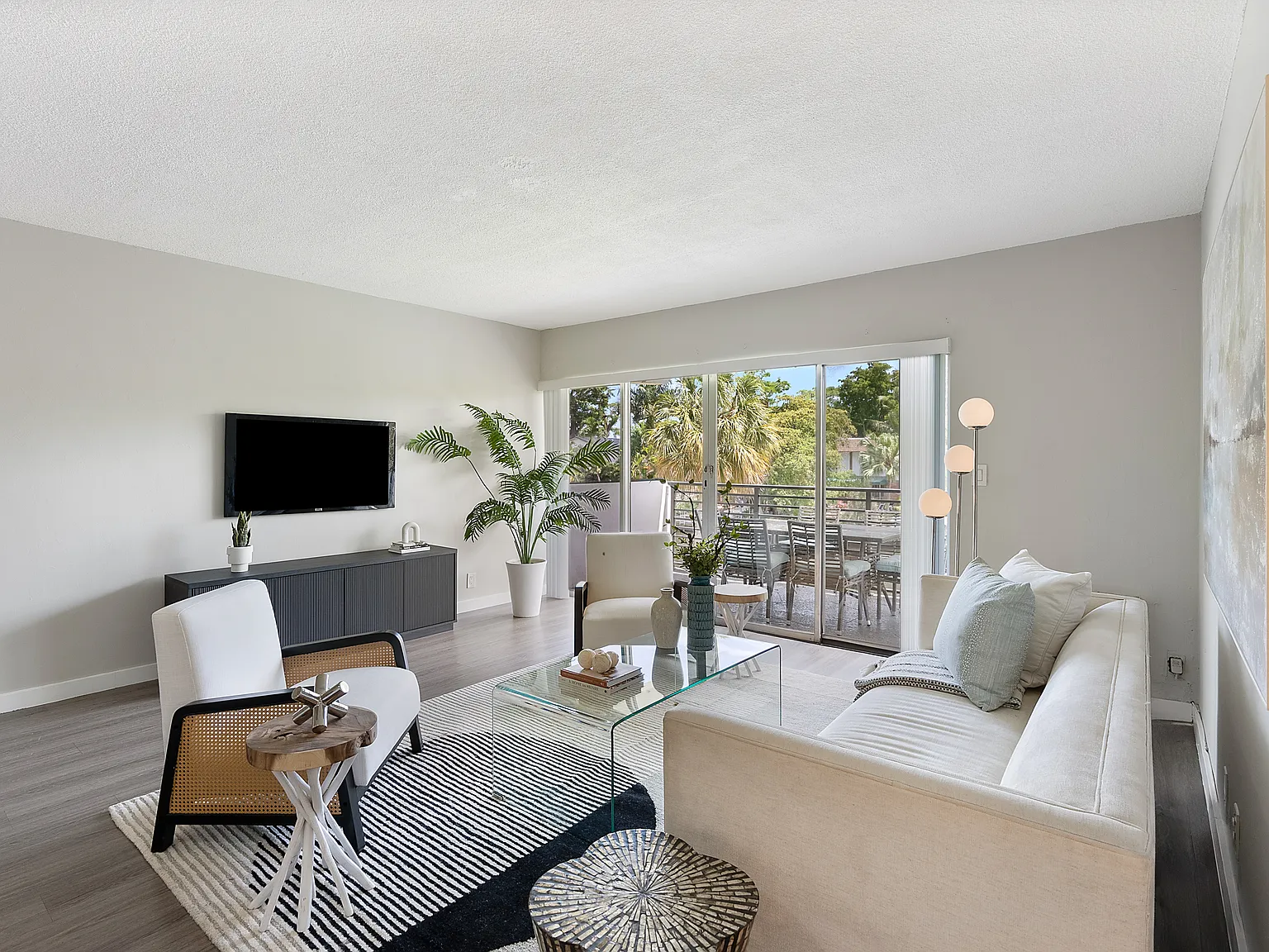 1 bed, 900 sqft, $1,900 — Photo 2