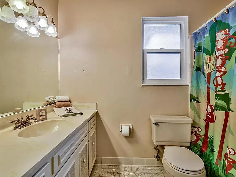 219 Foxridge Rd — Photo 6