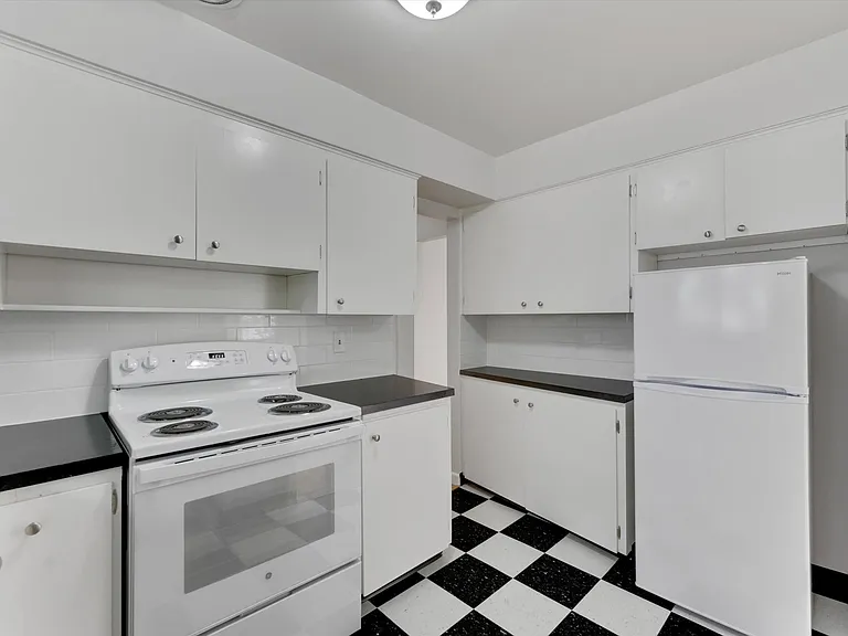 821 N Stafford St — Photo 9
