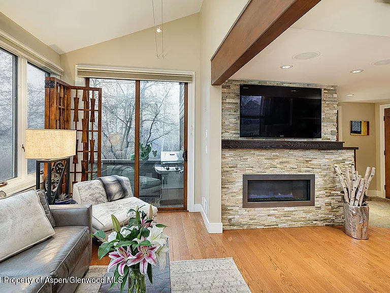 4000 Brush Creek Rd #9 — Photo 5