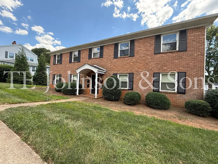 Modern 2 Bedroom Apartment with Water Included on Forsyth St — Photo 4