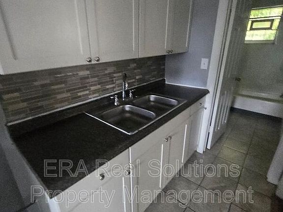 5th image of 2958 Sullivant Ave Unit E