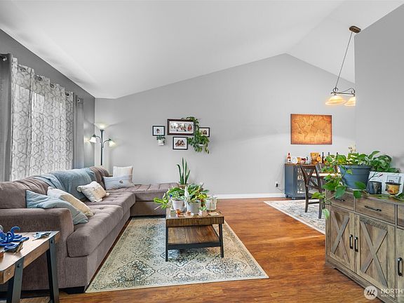 3rd image of 10613 225th Avenue E