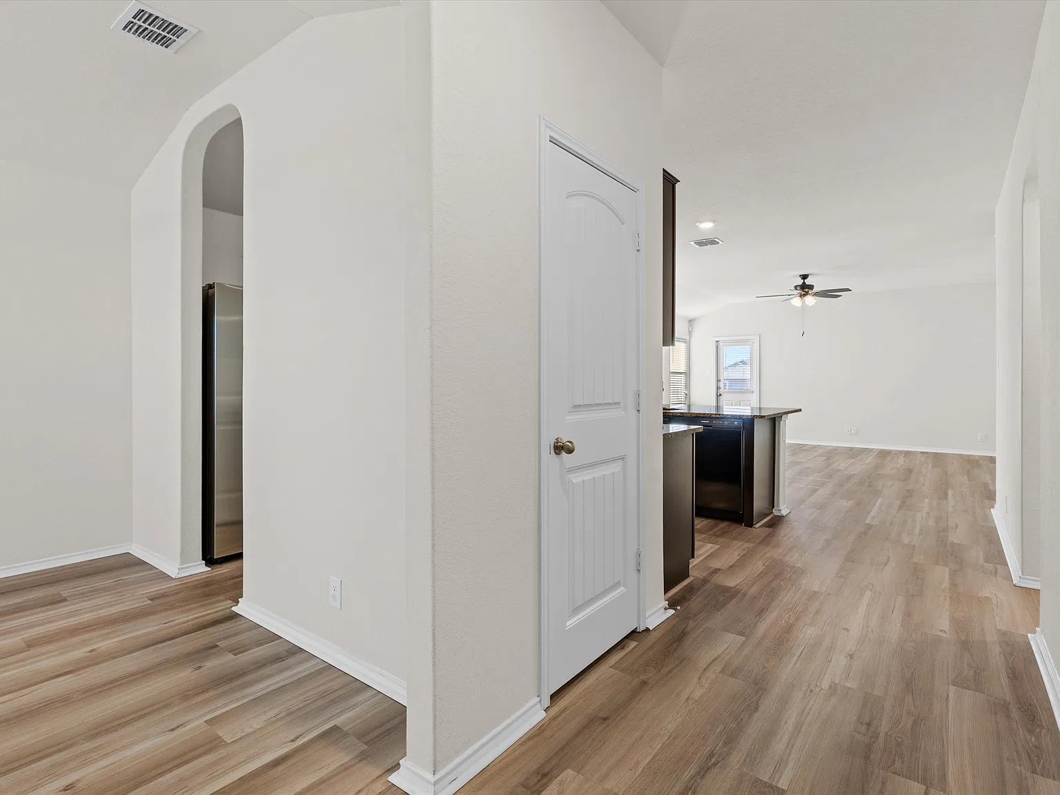 3 bed, 1644 sqft, $1,800 — Photo 3
