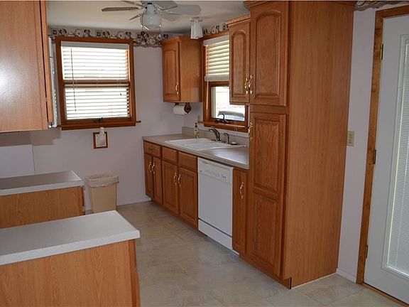 5th image of 18050 Kalvin Dr