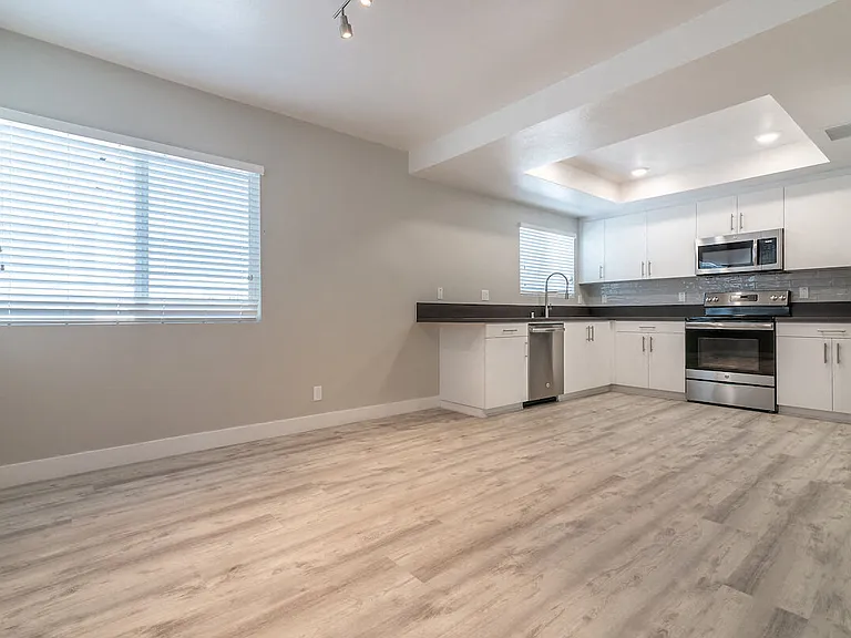 Bixby Hill Apartments — Photo 26