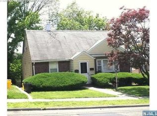 320 E Palisades Blvd, Palisades Park, NJ 07650