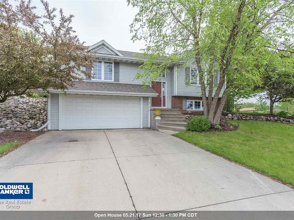 Great Curb Appeal!