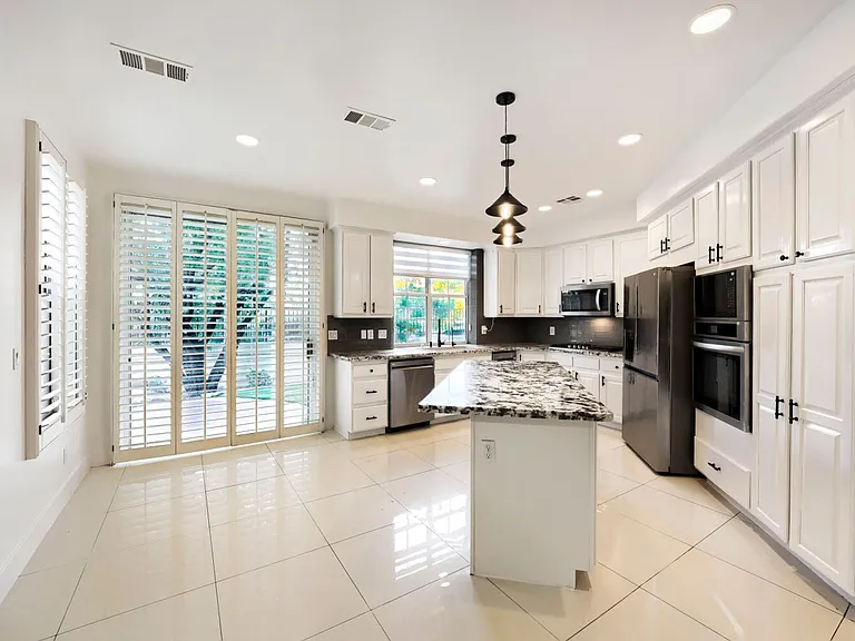 1416 Palantine Hill Dr — Photo 5