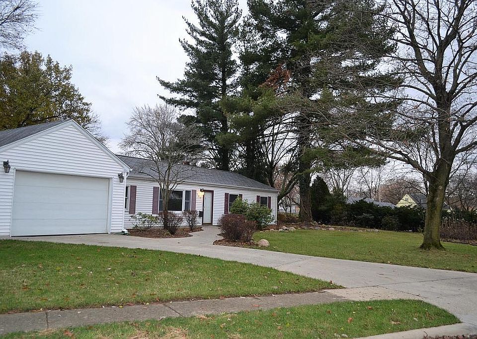 1st image of 364 Pineview Dr