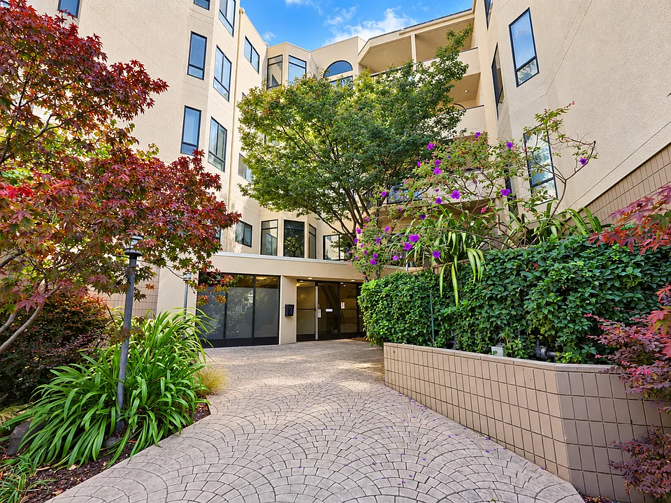 331 Park View Ter #102