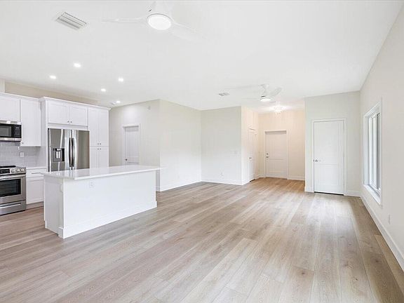 4th image of 2376 28th Avenue SW
