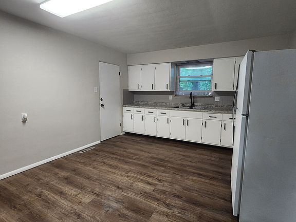 3rd image of 922 S 74th St #922