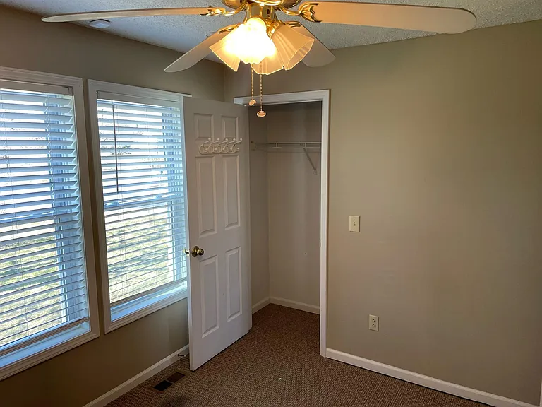 Bay Heights Cir — Photo 26