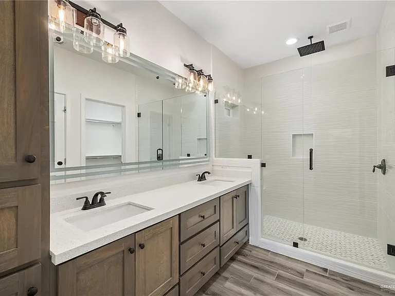 1010 Azalea St — Photo 8