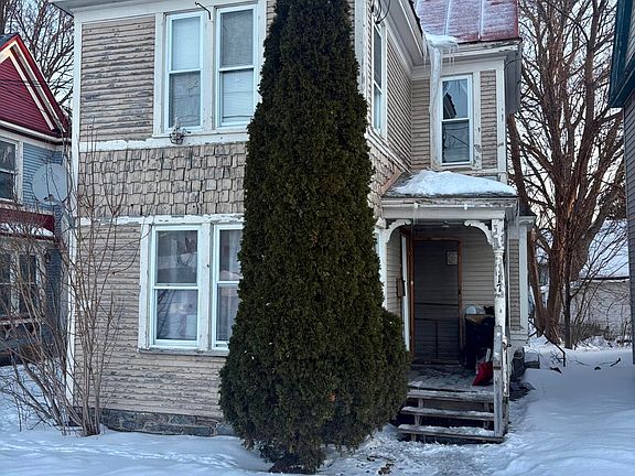 2nd image of 17 Fort Covington St