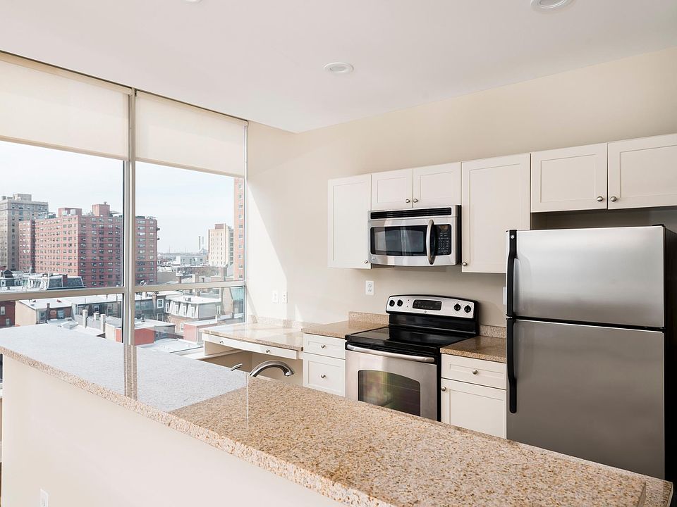 1st image of 2042 Market St #704