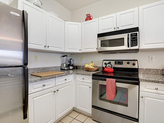 5th image of 1 Cityview Ln #111